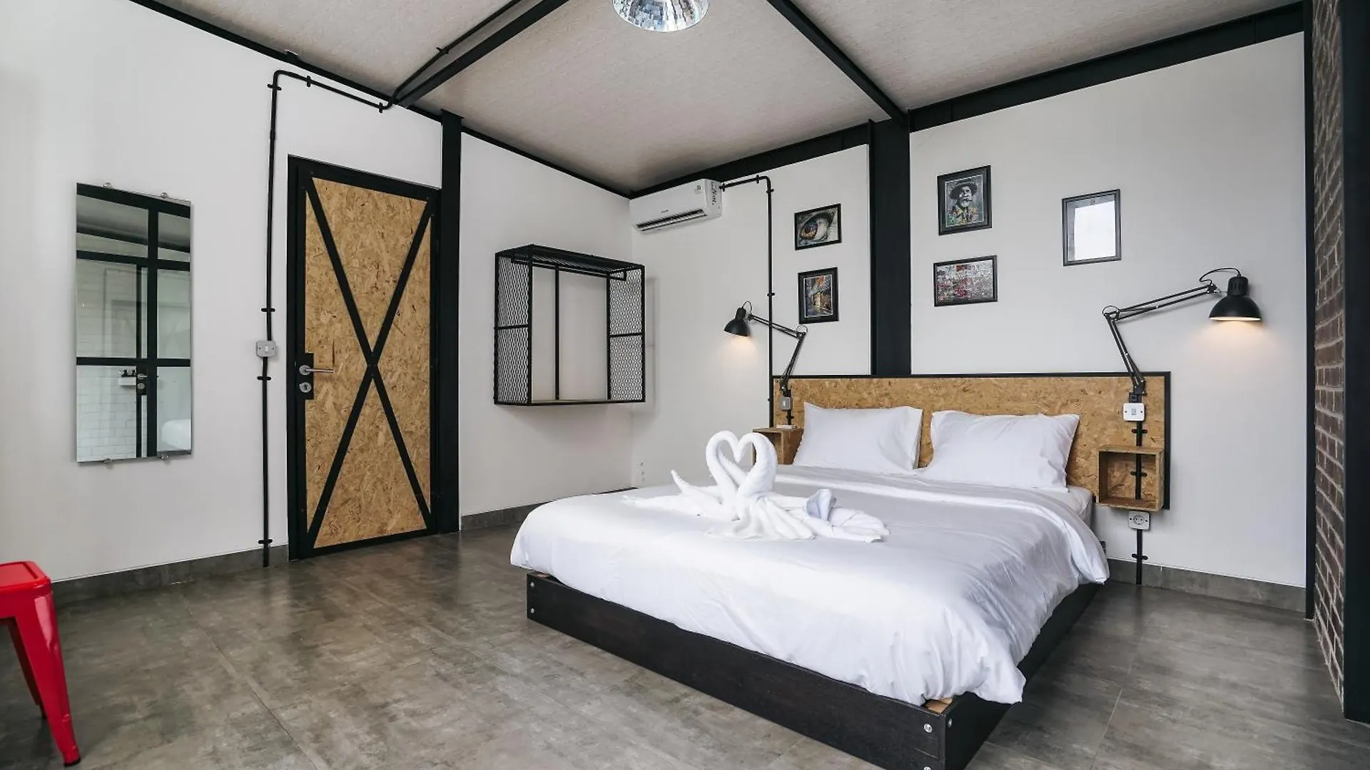 Villa Costa Plana - 2 Bedroom Industrial Private Villa In Umalas, Between Canggu & Seminyak