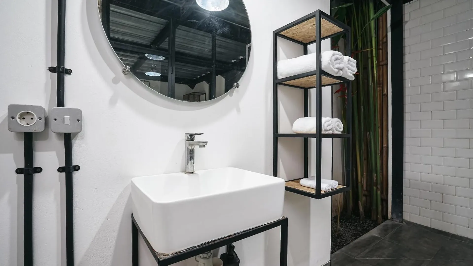 Villa Costa Plana - 2 Bedroom Industrial Private Villa In Umalas, Between Canggu & Seminyak